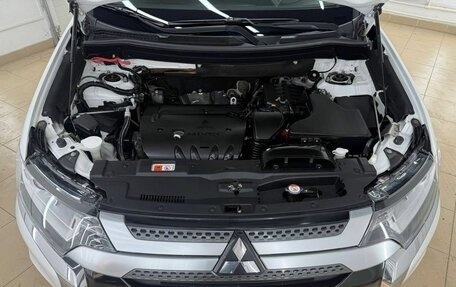 Mitsubishi Outlander III рестайлинг 3, 2019 год, 2 349 000 рублей, 18 фотография