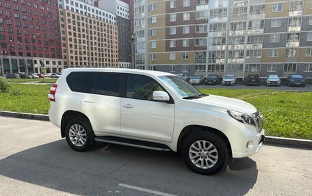Toyota Land Cruiser Prado 150 рестайлинг 2, 2014 год, 4 150 000 рублей, 3 фотография