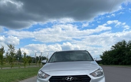 Hyundai Solaris II рестайлинг, 2018 год, 1 550 000 рублей, 1 фотография