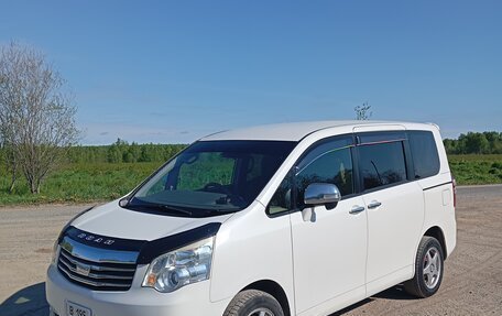 Toyota Noah III, 2013 год, 1 750 000 рублей, 3 фотография