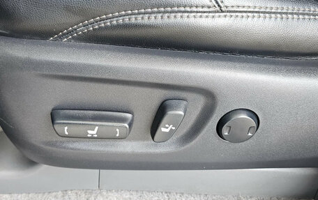 Toyota Land Cruiser Prado 150 рестайлинг 2, 2012 год, 3 099 000 рублей, 10 фотография