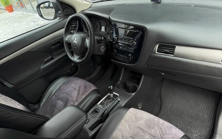 Mitsubishi Outlander III рестайлинг 3, 2012 год, 1 095 000 рублей, 13 фотография