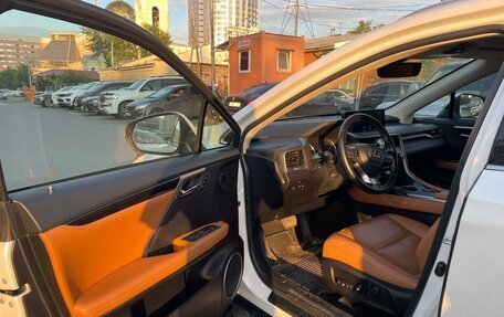 Lexus RX IV рестайлинг, 2021 год, 4 500 000 рублей, 7 фотография