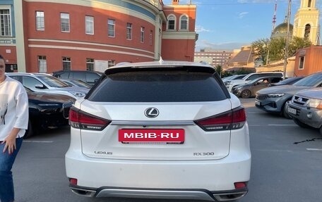 Lexus RX IV рестайлинг, 2021 год, 4 500 000 рублей, 4 фотография