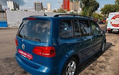 Volkswagen Touran III, 2012 год, 980 000 рублей, 5 фотография