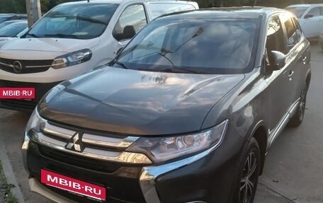 Mitsubishi Outlander III рестайлинг 3, 2015 год, 1 800 000 рублей, 2 фотография
