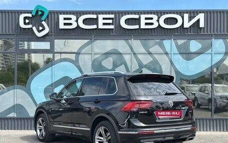 Volkswagen Tiguan II, 2018 год, 2 597 000 рублей, 3 фотография