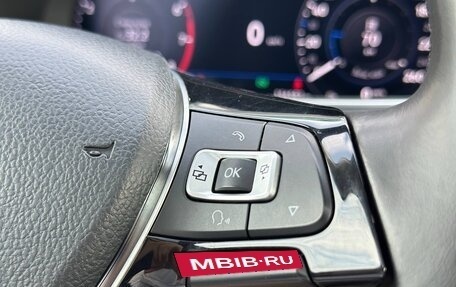 Volkswagen Tiguan II, 2018 год, 2 597 000 рублей, 16 фотография