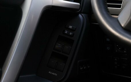 Toyota Land Cruiser Prado 150 рестайлинг 2, 2020 год, 5 100 000 рублей, 13 фотография
