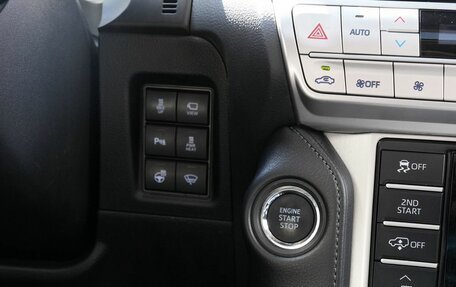 Toyota Land Cruiser Prado 150 рестайлинг 2, 2020 год, 5 100 000 рублей, 14 фотография
