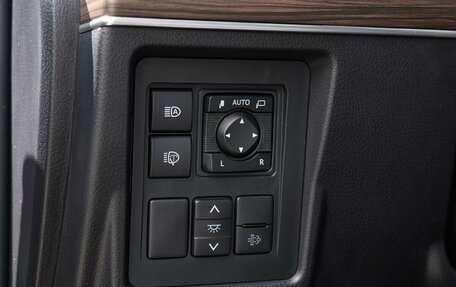 Toyota Land Cruiser Prado 150 рестайлинг 2, 2020 год, 5 100 000 рублей, 28 фотография
