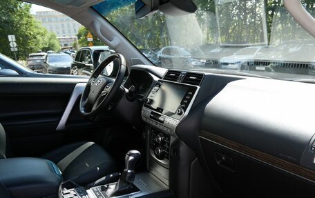Toyota Land Cruiser Prado 150 рестайлинг 2, 2020 год, 5 100 000 рублей, 32 фотография