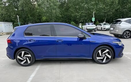 Volkswagen Golf VIII, 2023 год, 2 215 000 рублей, 4 фотография