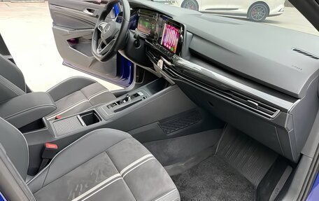 Volkswagen Golf VIII, 2023 год, 2 215 000 рублей, 9 фотография