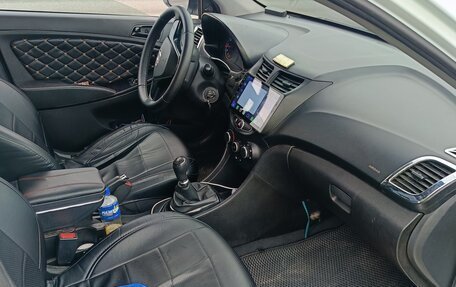 Hyundai Solaris II рестайлинг, 2013 год, 500 000 рублей, 4 фотография