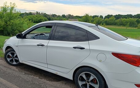 Hyundai Solaris II рестайлинг, 2013 год, 500 000 рублей, 2 фотография