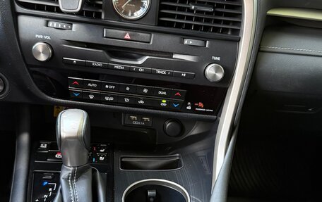 Lexus RX IV рестайлинг, 2019 год, 4 800 000 рублей, 13 фотография