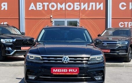 Volkswagen Tiguan II, 2018 год, 2 330 000 рублей, 2 фотография