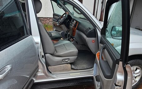 Toyota Land Cruiser 100 рестайлинг 2, 2007 год, 3 000 000 рублей, 7 фотография
