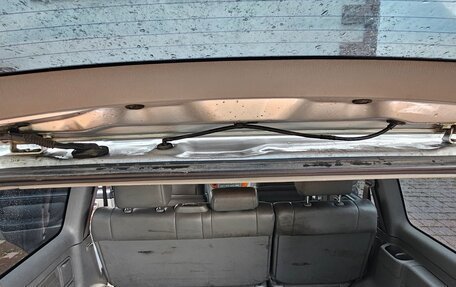 Toyota Land Cruiser 100 рестайлинг 2, 2007 год, 3 000 000 рублей, 14 фотография