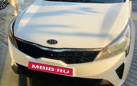 KIA Rio IV, 2021 год, 950 000 рублей, 1 фотография