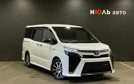 Toyota Voxy III, 2018 год, 2 530 000 рублей, 3 фотография