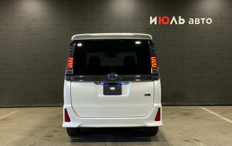 Toyota Voxy III, 2018 год, 2 530 000 рублей, 6 фотография