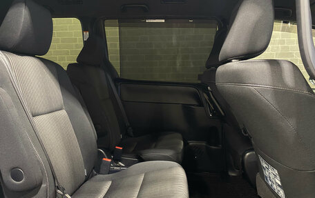 Toyota Voxy III, 2018 год, 2 530 000 рублей, 11 фотография