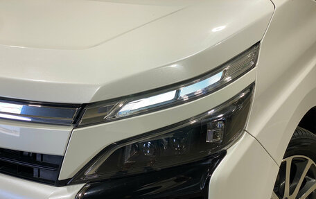 Toyota Voxy III, 2018 год, 2 530 000 рублей, 9 фотография