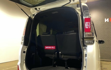 Toyota Voxy III, 2018 год, 2 530 000 рублей, 21 фотография