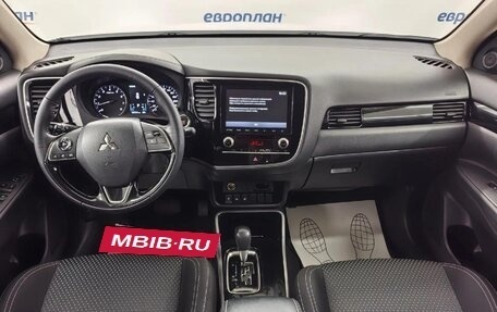 Mitsubishi Outlander III рестайлинг 3, 2020 год, 2 150 000 рублей, 5 фотография