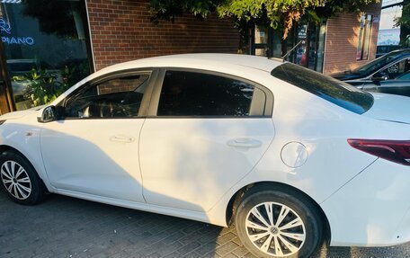 KIA Rio IV, 2021 год, 950 000 рублей, 3 фотография