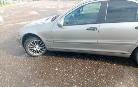 Mercedes-Benz C-Класс, 2004 год, 450 000 рублей, 3 фотография
