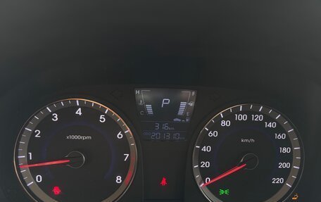 Hyundai Solaris II рестайлинг, 2011 год, 650 000 рублей, 15 фотография