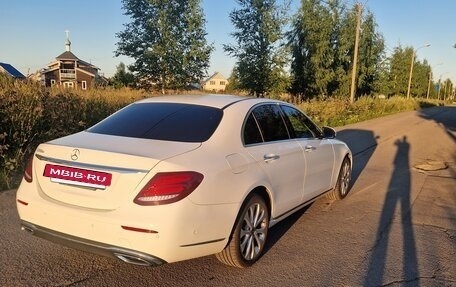 Mercedes-Benz E-Класс, 2019 год, 3 300 000 рублей, 4 фотография