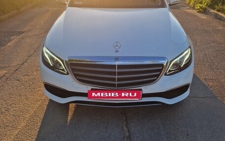 Mercedes-Benz E-Класс, 2019 год, 3 300 000 рублей, 2 фотография