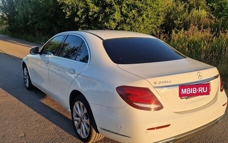 Mercedes-Benz E-Класс, 2019 год, 3 300 000 рублей, 7 фотография