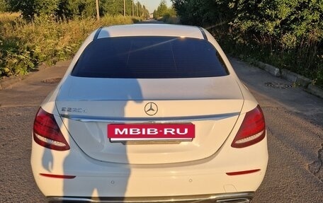 Mercedes-Benz E-Класс, 2019 год, 3 300 000 рублей, 5 фотография