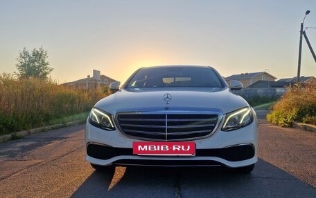 Mercedes-Benz E-Класс, 2019 год, 3 300 000 рублей, 6 фотография
