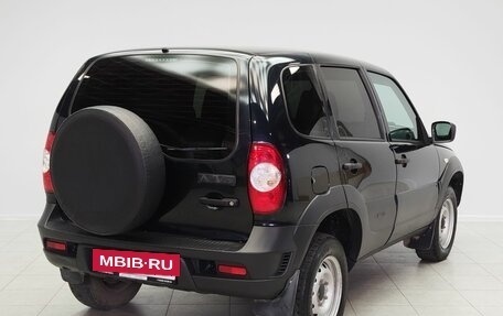 Chevrolet Niva I рестайлинг, 2018 год, 825 000 рублей, 2 фотография