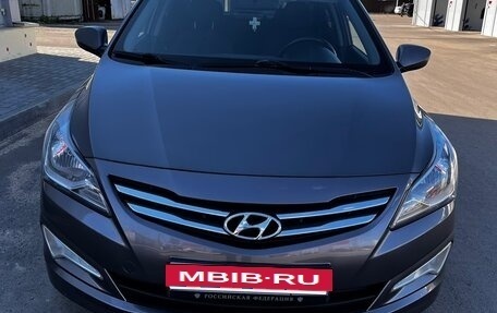 Hyundai Solaris II рестайлинг, 2014 год, 860 000 рублей, 2 фотография