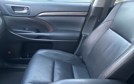 Toyota Highlander III, 2014 год, 3 498 000 рублей, 21 фотография