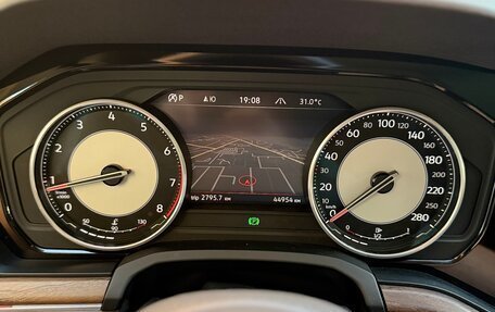 Volkswagen Touareg III, 2018 год, 4 550 000 рублей, 8 фотография