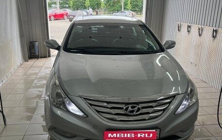 Hyundai Sonata VI, 2010 год, 1 000 000 рублей, 1 фотография