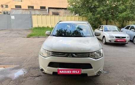 Mitsubishi Outlander III рестайлинг 3, 2012 год, 945 000 рублей, 1 фотография