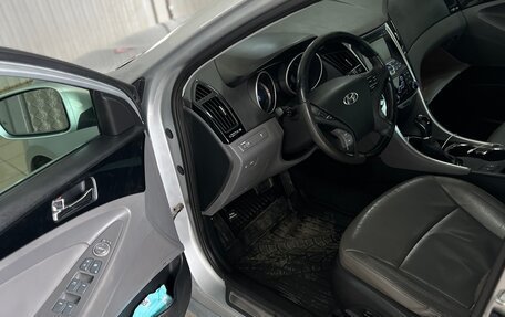 Hyundai Sonata VI, 2010 год, 1 000 000 рублей, 7 фотография