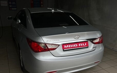 Hyundai Sonata VI, 2010 год, 1 000 000 рублей, 13 фотография
