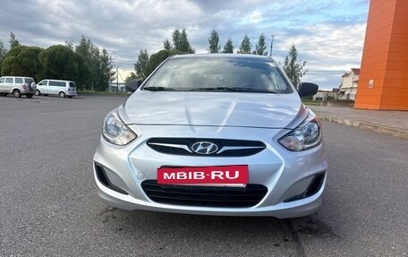 Hyundai Solaris II рестайлинг, 2013 год, 825 000 рублей, 3 фотография
