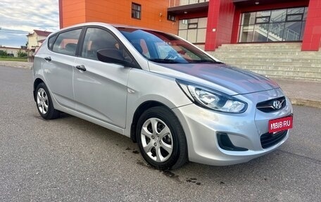 Hyundai Solaris II рестайлинг, 2013 год, 825 000 рублей, 2 фотография