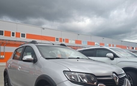 Renault Sandero II рестайлинг, 2018 год, 800 000 рублей, 2 фотография